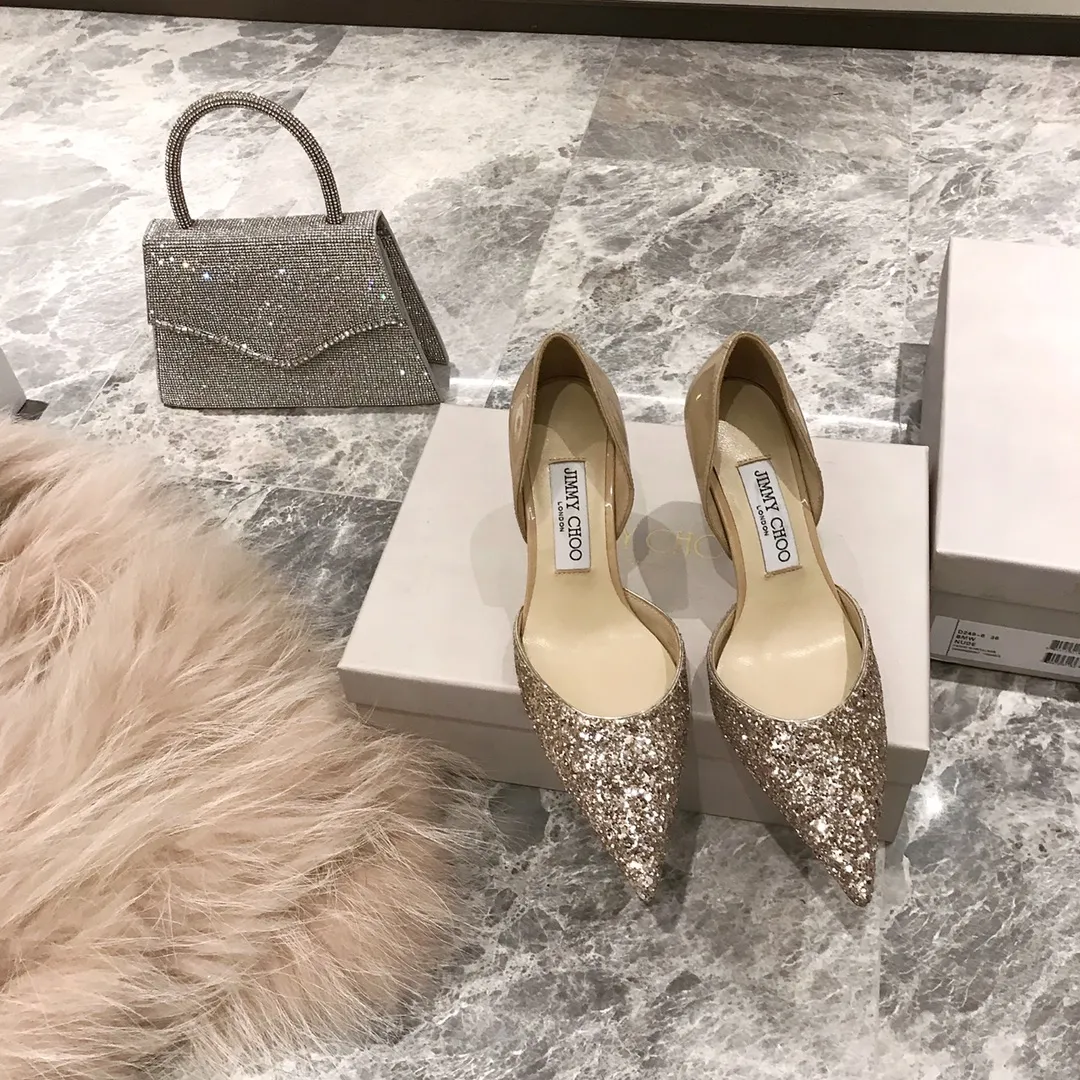 👟👟Ex-factory price👟👟Ex-factory price 520👟👟 Women's Shoe Factory 𝐉𝐢𝐦𝐦𝐲 𝐂𝐡𝐨𝐨 A pair of high heels that can conquer all men, a must-have item for all-match annual meetings Bilng Bilng is so beautiful that no one can take a breath away Material: Special Cretan spliced cow patent leather, sheepskin lining, Italian genuine leather outsole Heel height: 8cm Three colors: black, nude, silver Size: 35-39